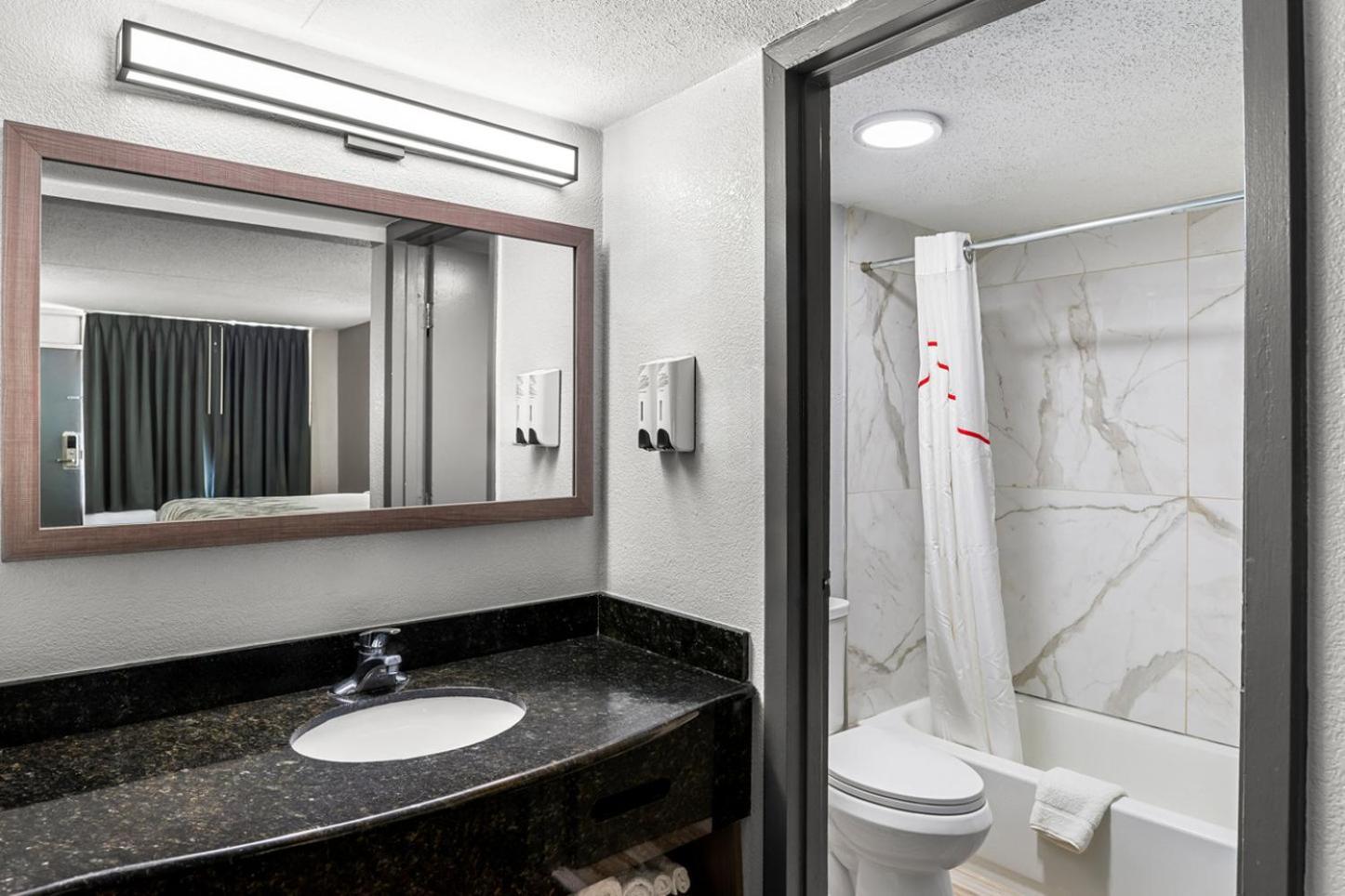 Red Roof Inn Richmond - Airport Sandston Esterno foto